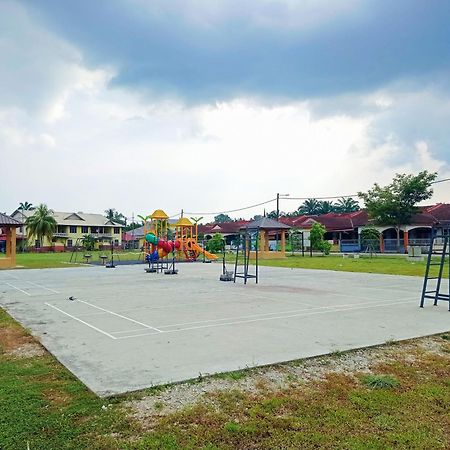 Homestay Melewar Parit Raja Eksteriør bilde